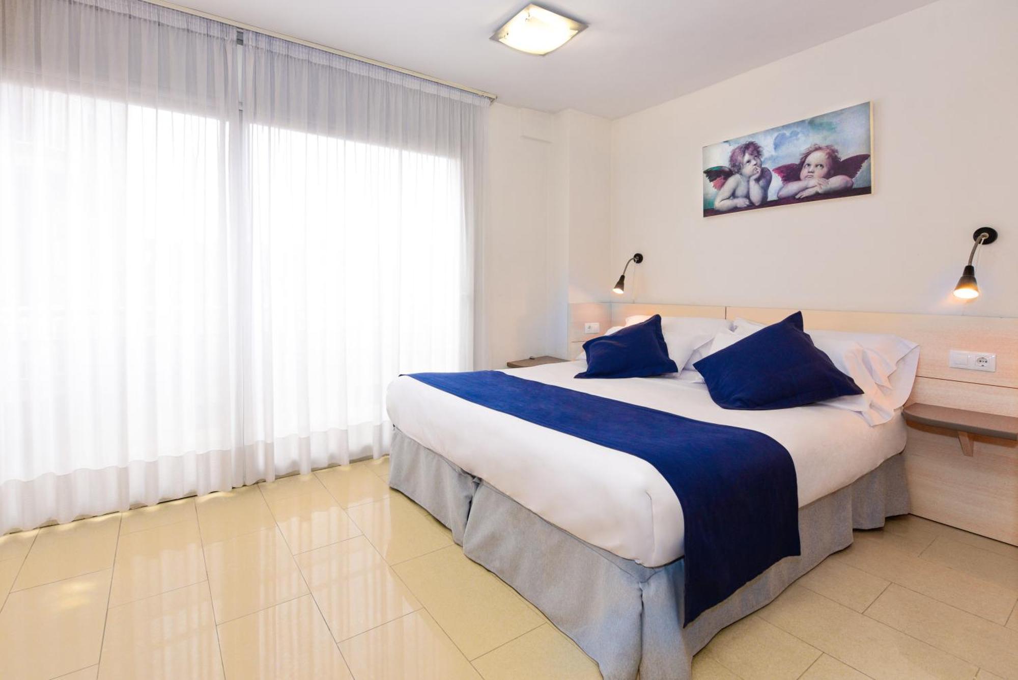 Neptuno Apartments Calella Zimmer foto